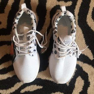 nike tennis leopard shoes